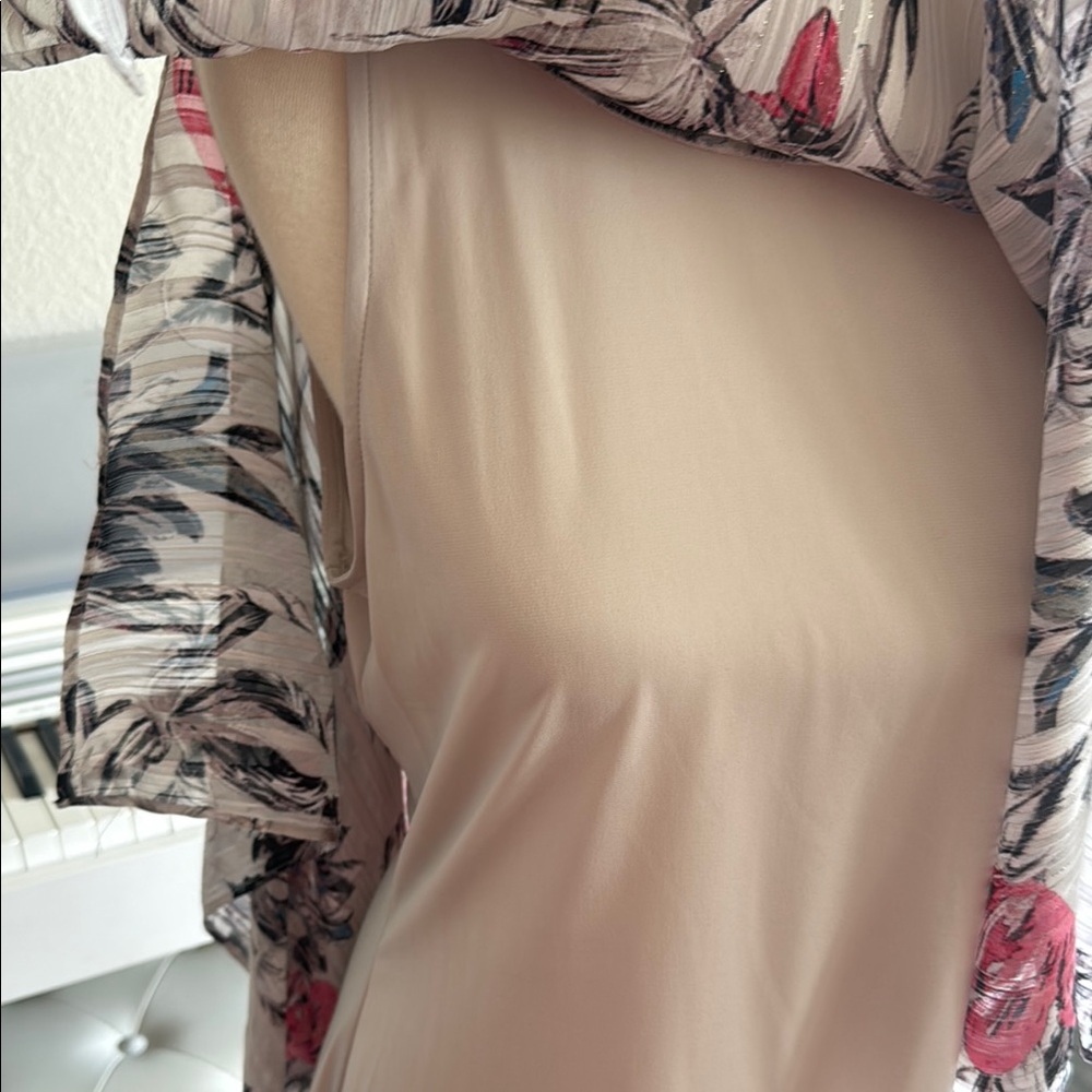 Jennifer Lopez Gray, Pink, and White Blouse sz Large - Picture 5 of 7